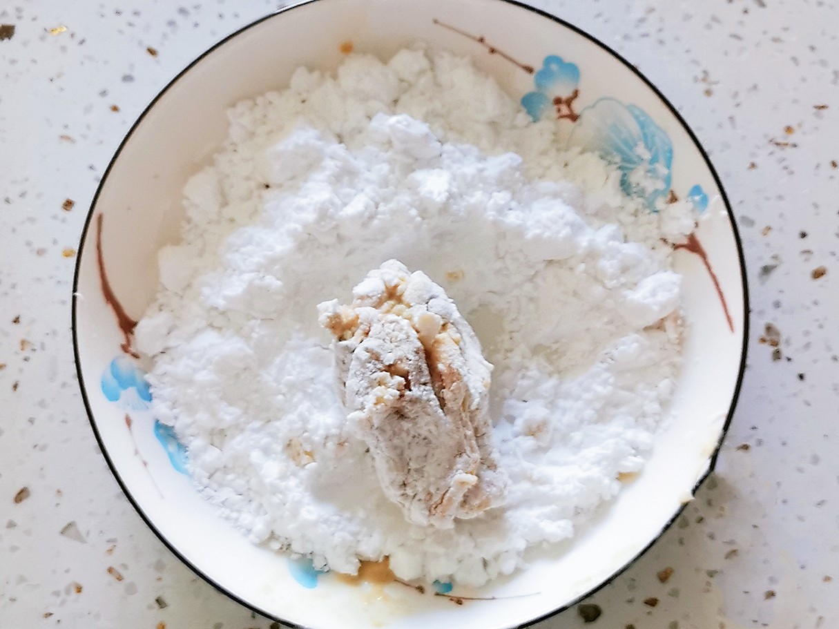 蒜香炸雞腿的做法-咸鮮味炸菜譜