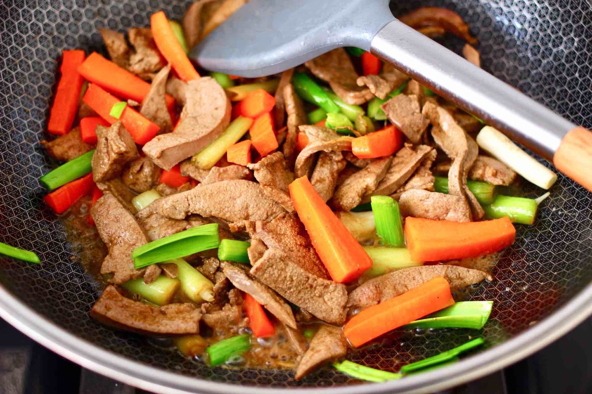 蒜苗爆肝尖的做法-蒜香味爆菜譜