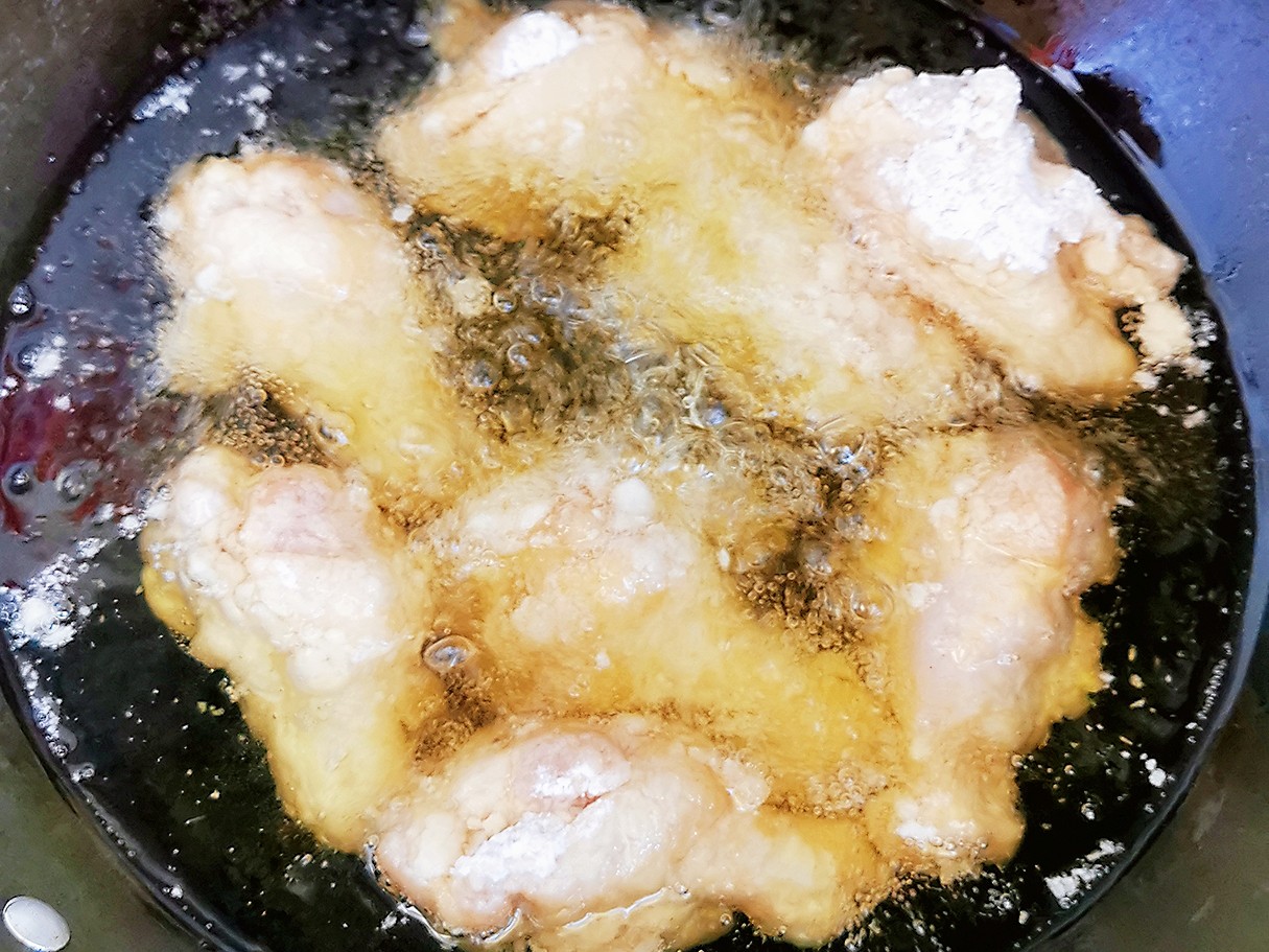 蒜香炸雞腿的做法-咸鮮味炸菜譜