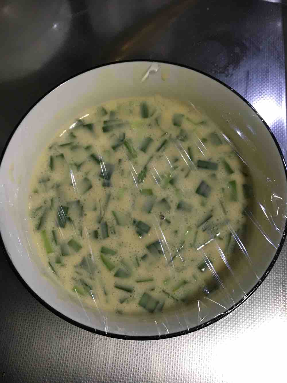 韭菜雞蛋餅的做法-咸鮮味煎菜譜