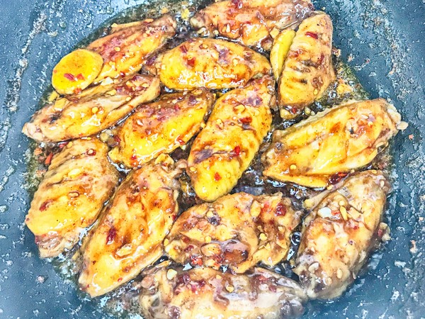 蜜汁雞翅的做法-家常味煎菜譜