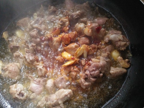 新鮮豌豆燒鴨子的做法-咸鮮味燒菜譜