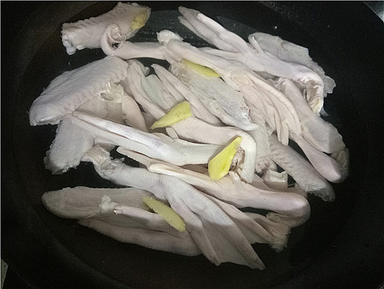 鹵鴨掌鴨翅的做法-五香味鹵菜譜