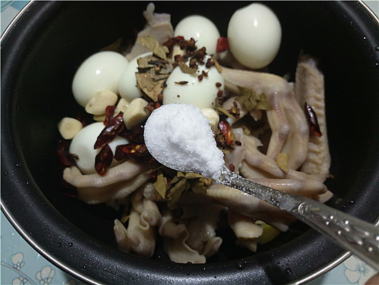 鹵鴨掌鴨翅的做法-五香味鹵菜譜