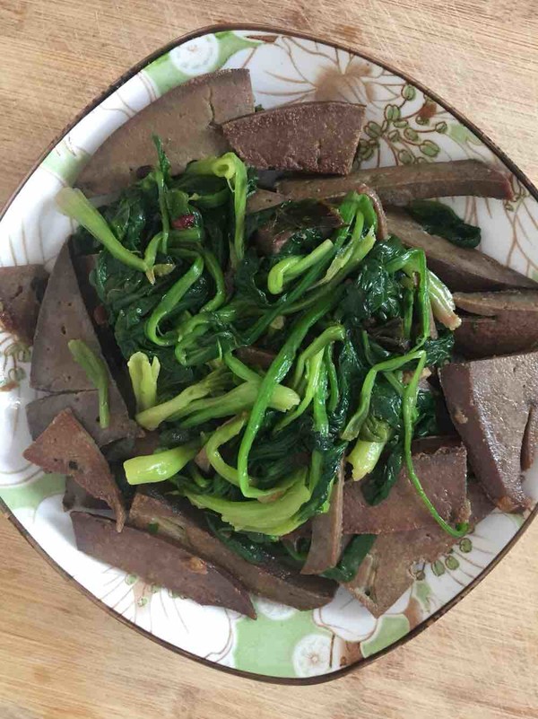 菠菜炒豬肝的做法-家常味炒菜譜