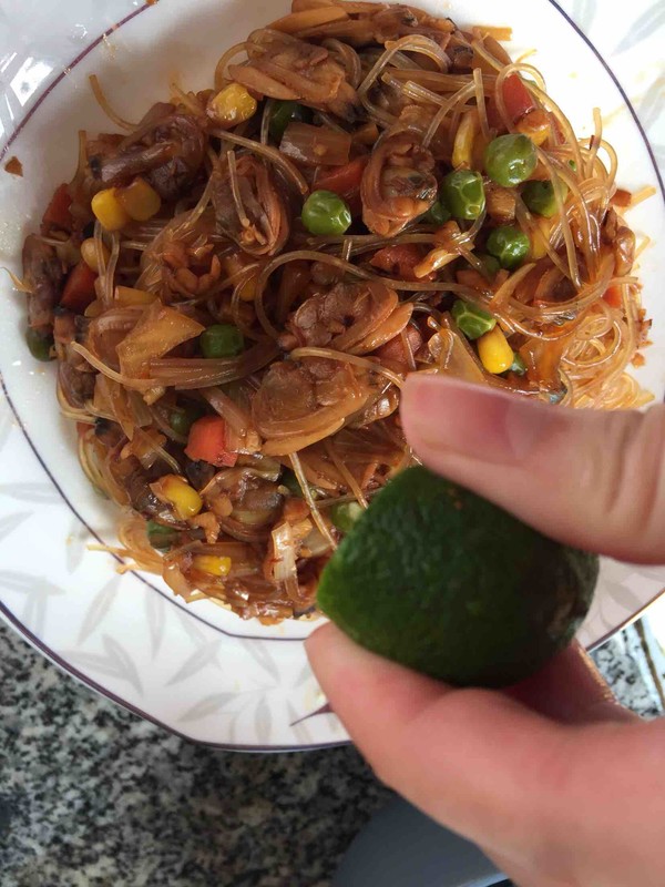 冬蔭功炒米粉的做法-咸鮮味炒菜譜