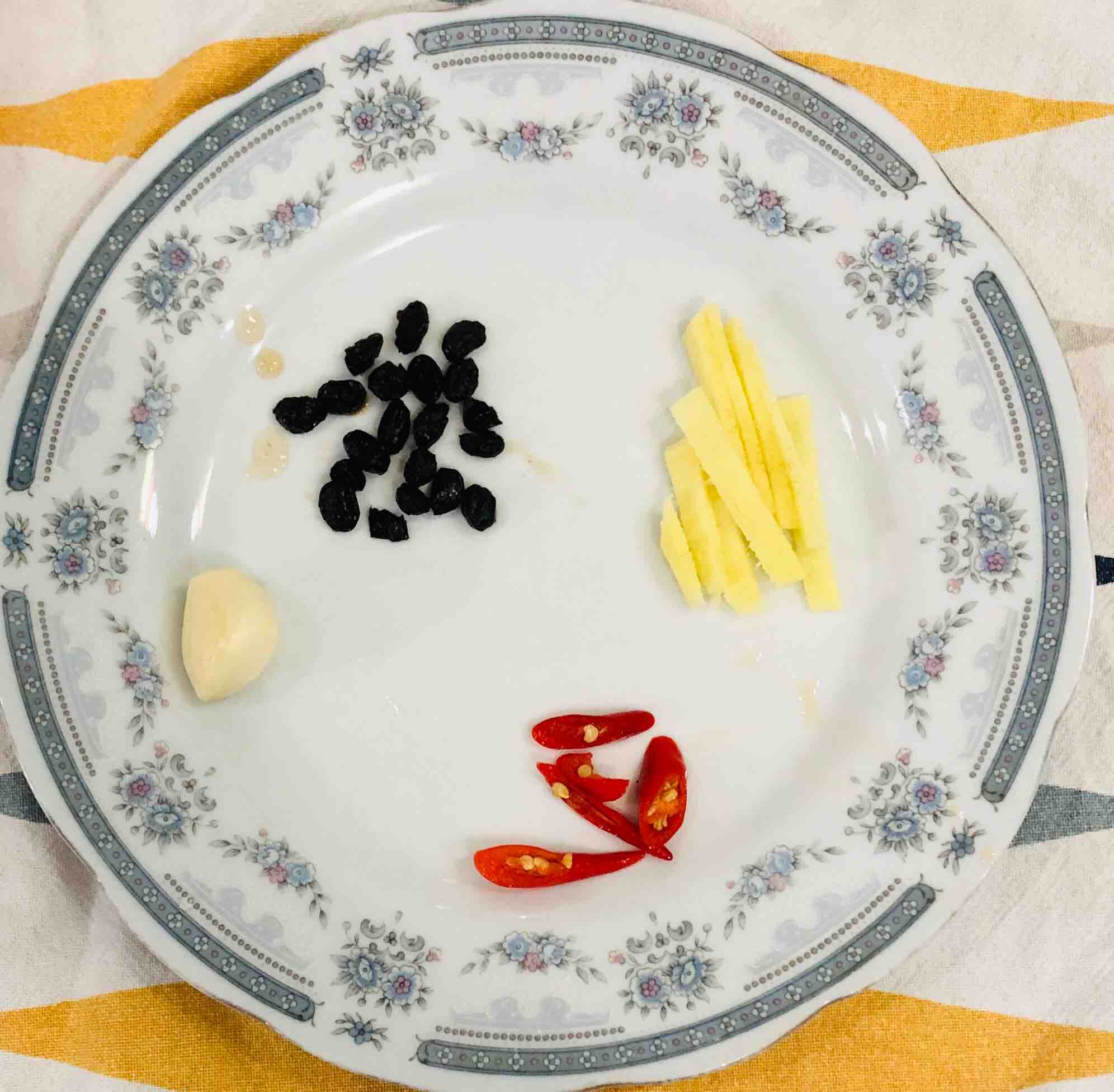 西蘭花炒魷魚(yú)的做法-咸鮮味炒菜譜-易網(wǎng)健康養(yǎng)生網(wǎng) 西蘭花炒魷魚(yú)的做法-咸鮮味炒菜譜