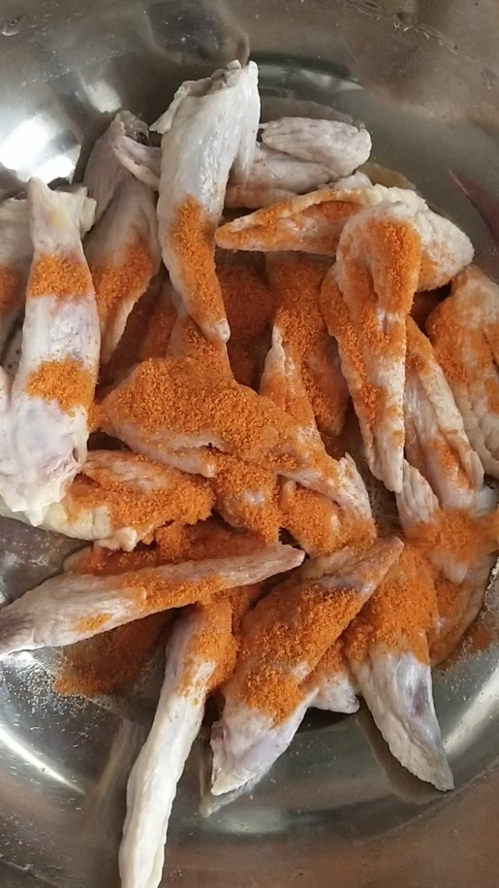 飄香酥炸雞翅尖的做法-家常味炸菜譜