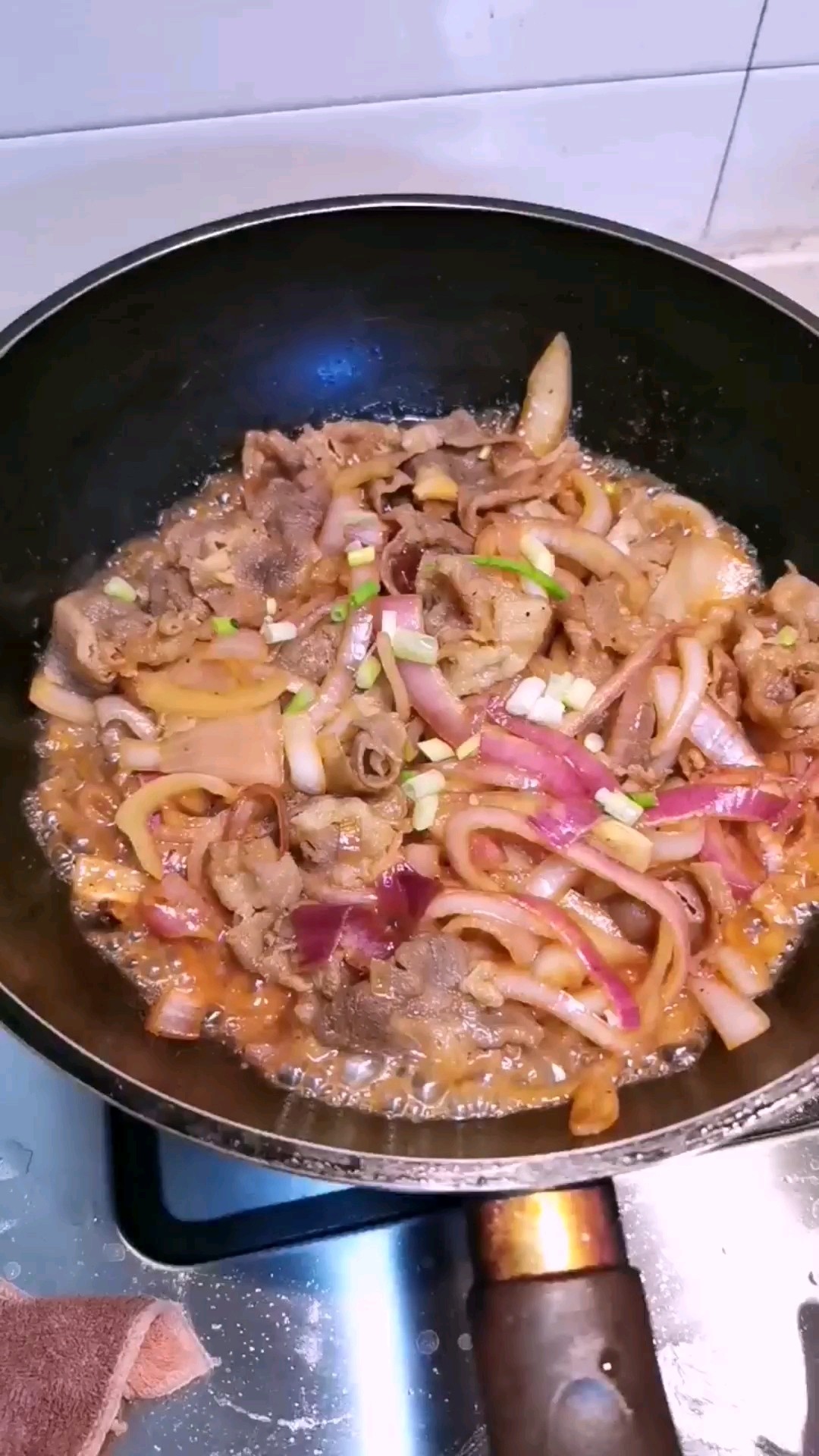 洋蔥炒肥牛的做法-家常味炒菜譜