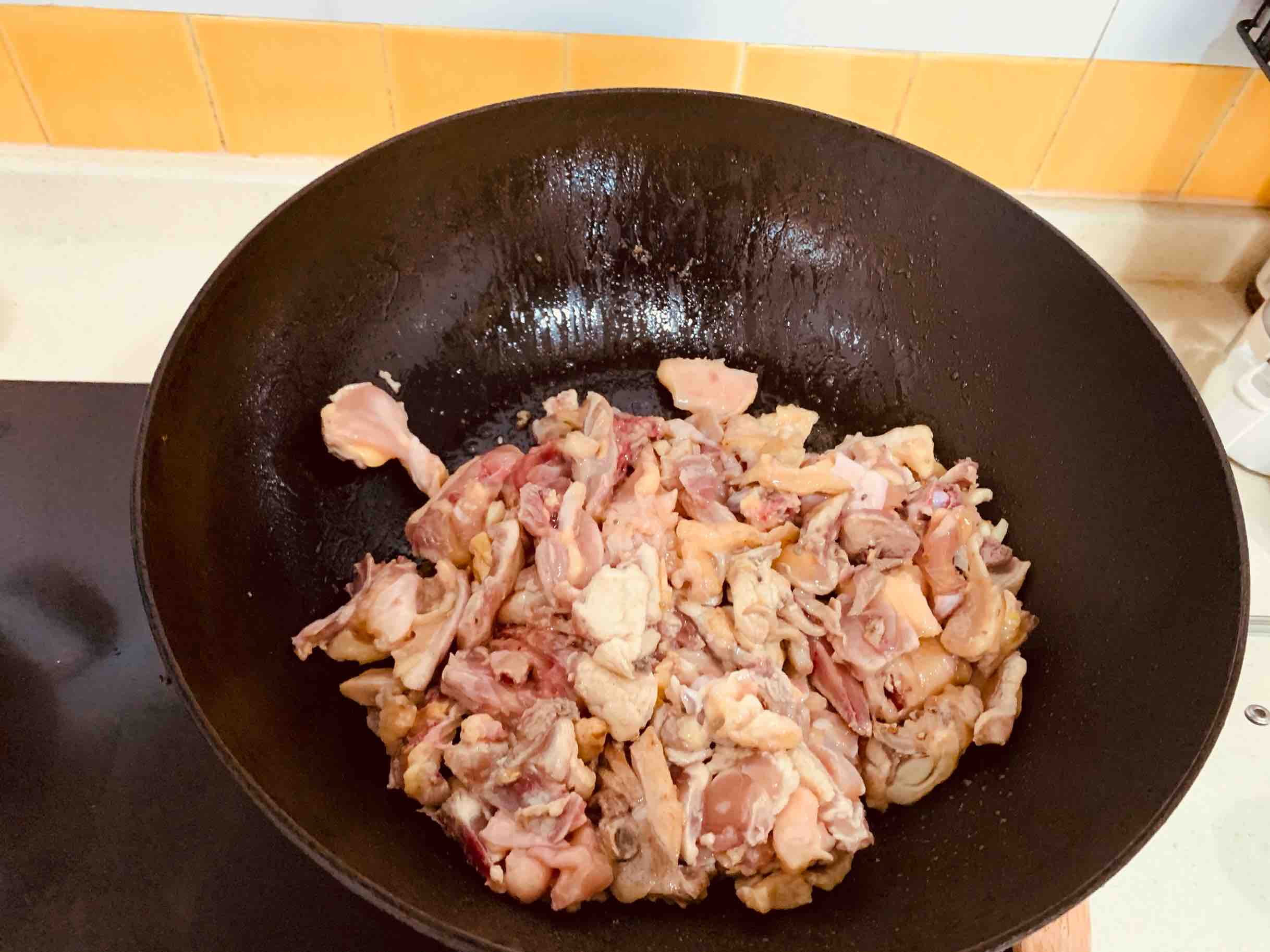 油燜雞的做法-家常味燜菜譜