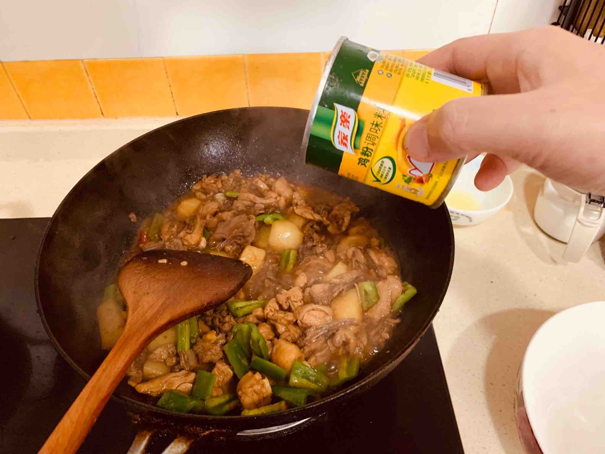 油燜雞的做法-家常味燜菜譜