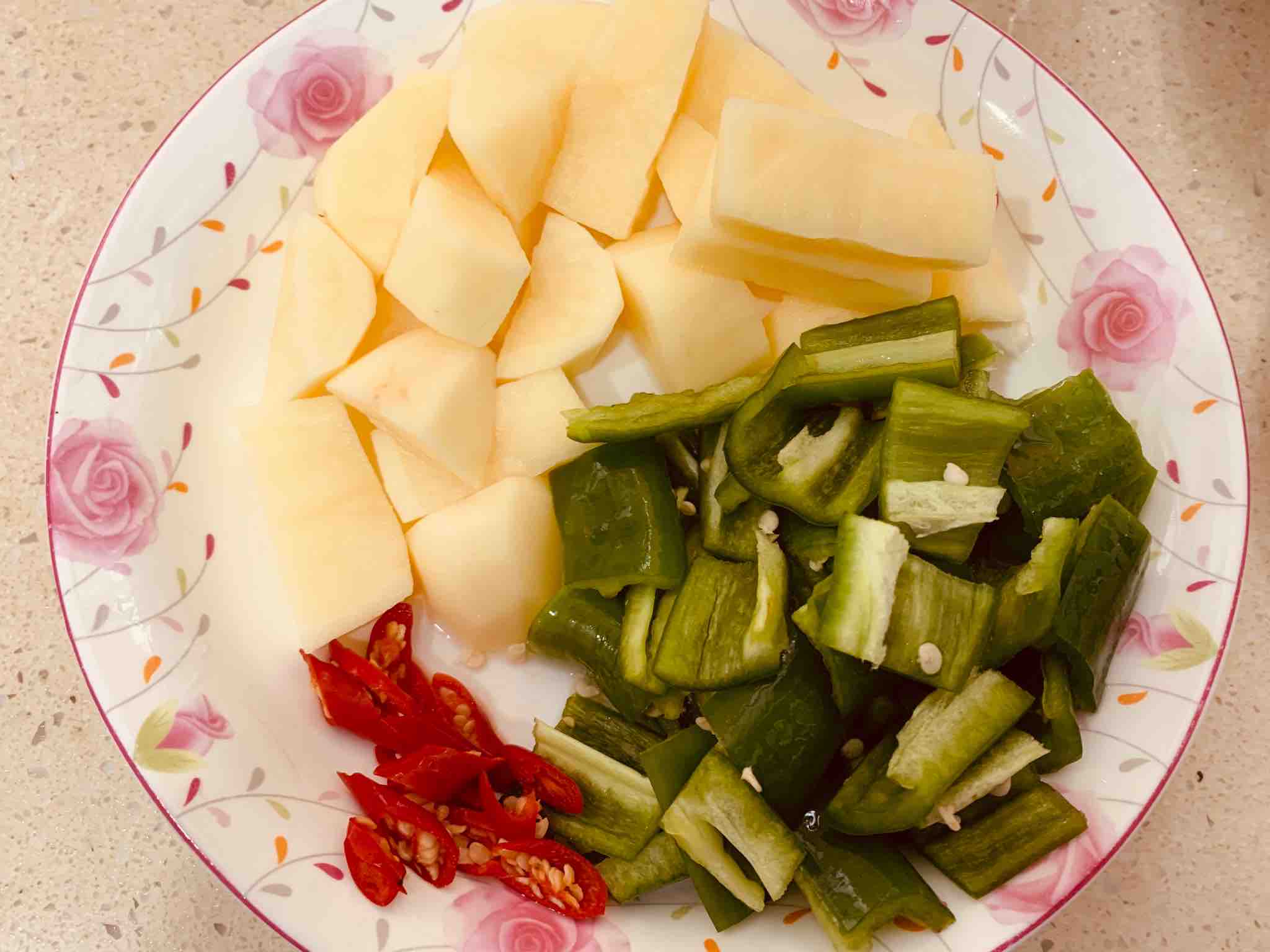 油燜雞的做法-家常味燜菜譜