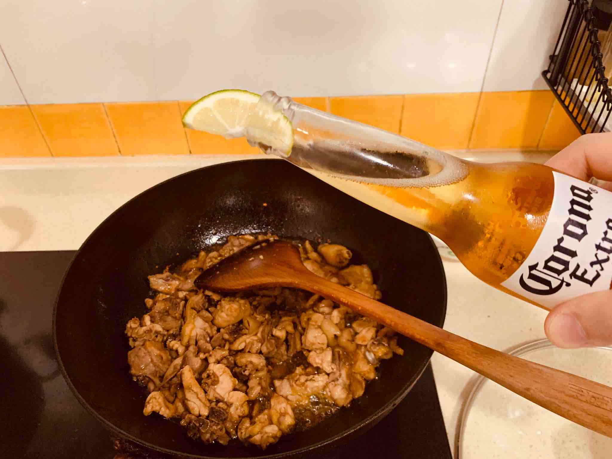 油燜雞的做法-家常味燜菜譜