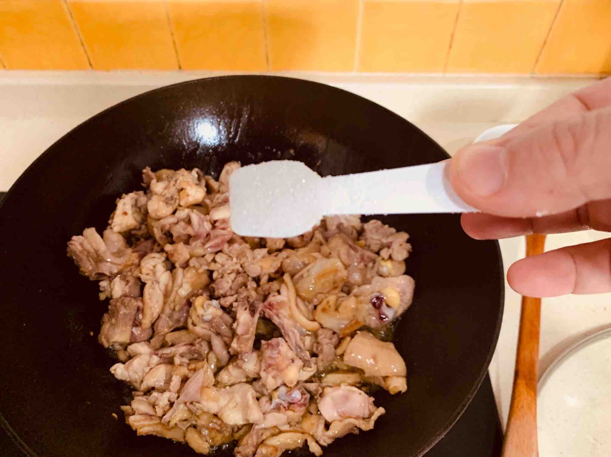 油燜雞的做法-家常味燜菜譜