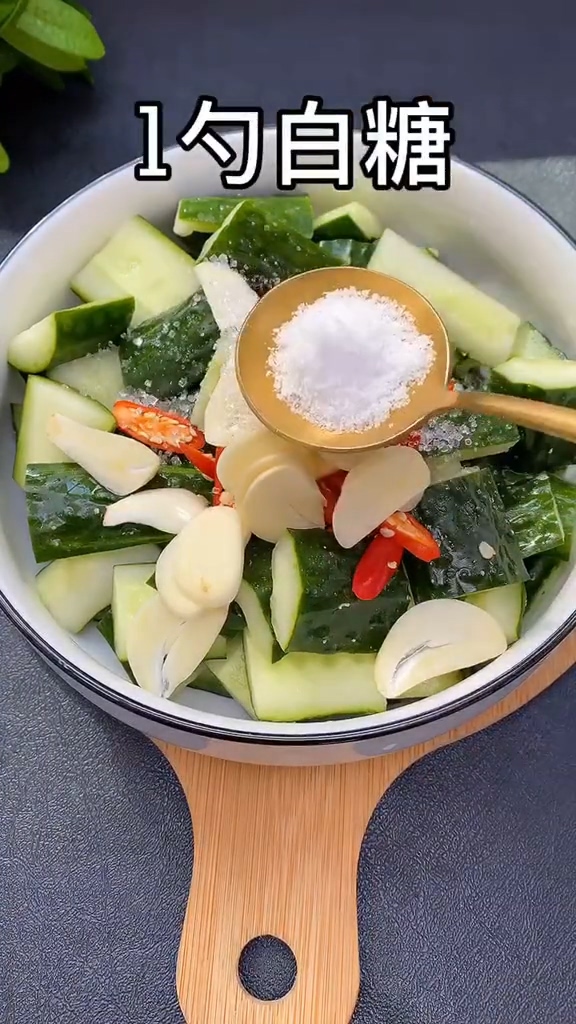 熗拌黃瓜的做法-咸鮮味拌菜譜-易網(wǎng)健康養(yǎng)生網(wǎng) 熗拌黃瓜的做法-咸鮮味拌菜譜