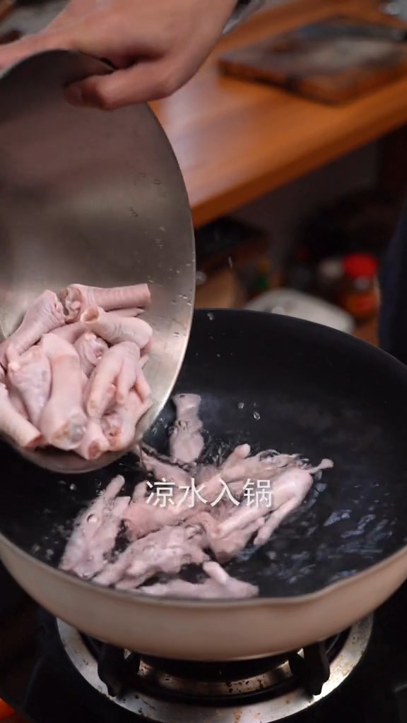 豉香虎皮鳳爪的做法-咸鮮味炒菜譜-易網<a href=http://www.gyfww.com/ target=_blank class=infotextkey>健康養生</a>網 豉香虎皮鳳爪的做法-咸鮮味炒菜譜