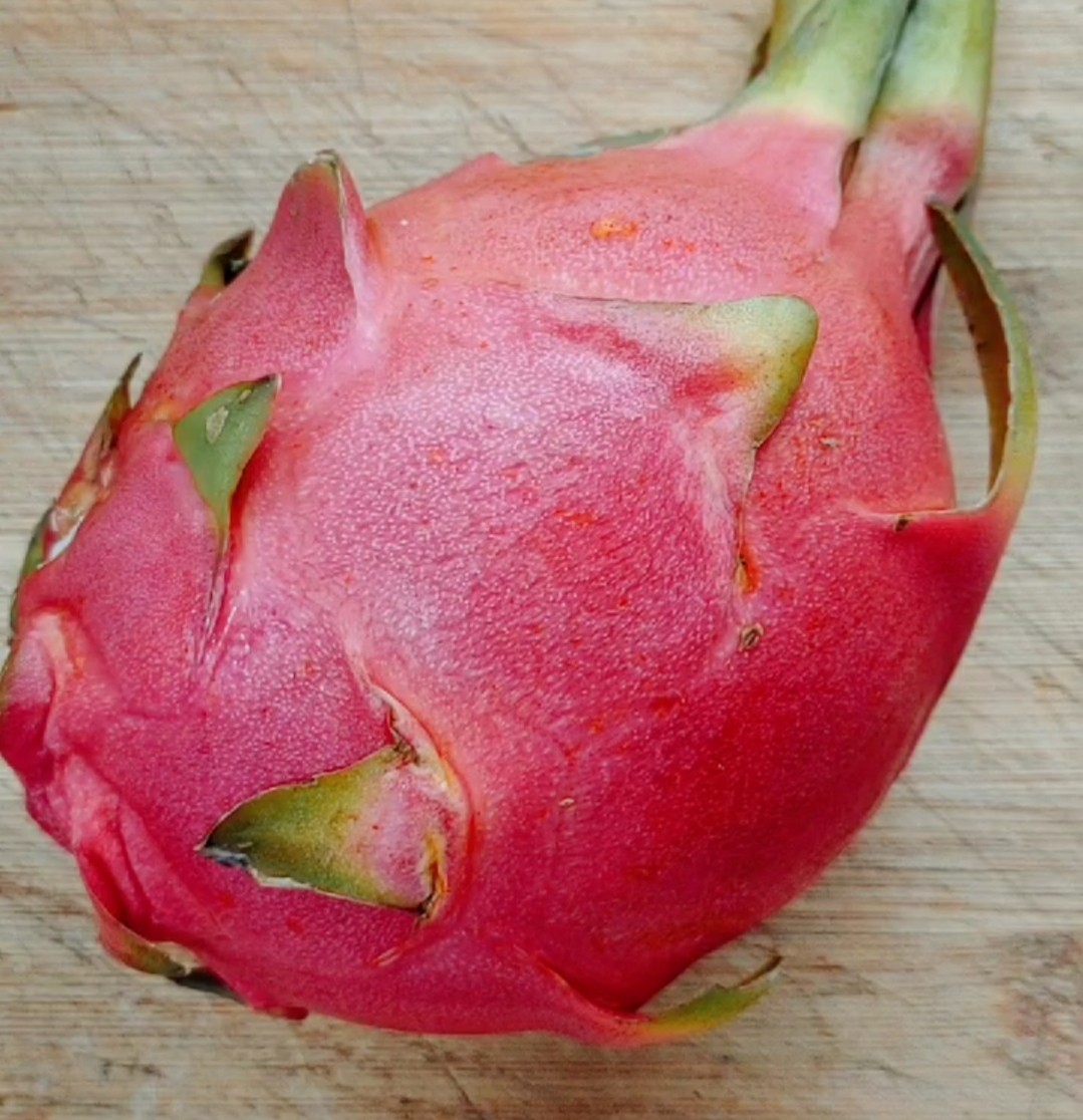 五彩繽紛火龍果的做法-果味炒菜譜