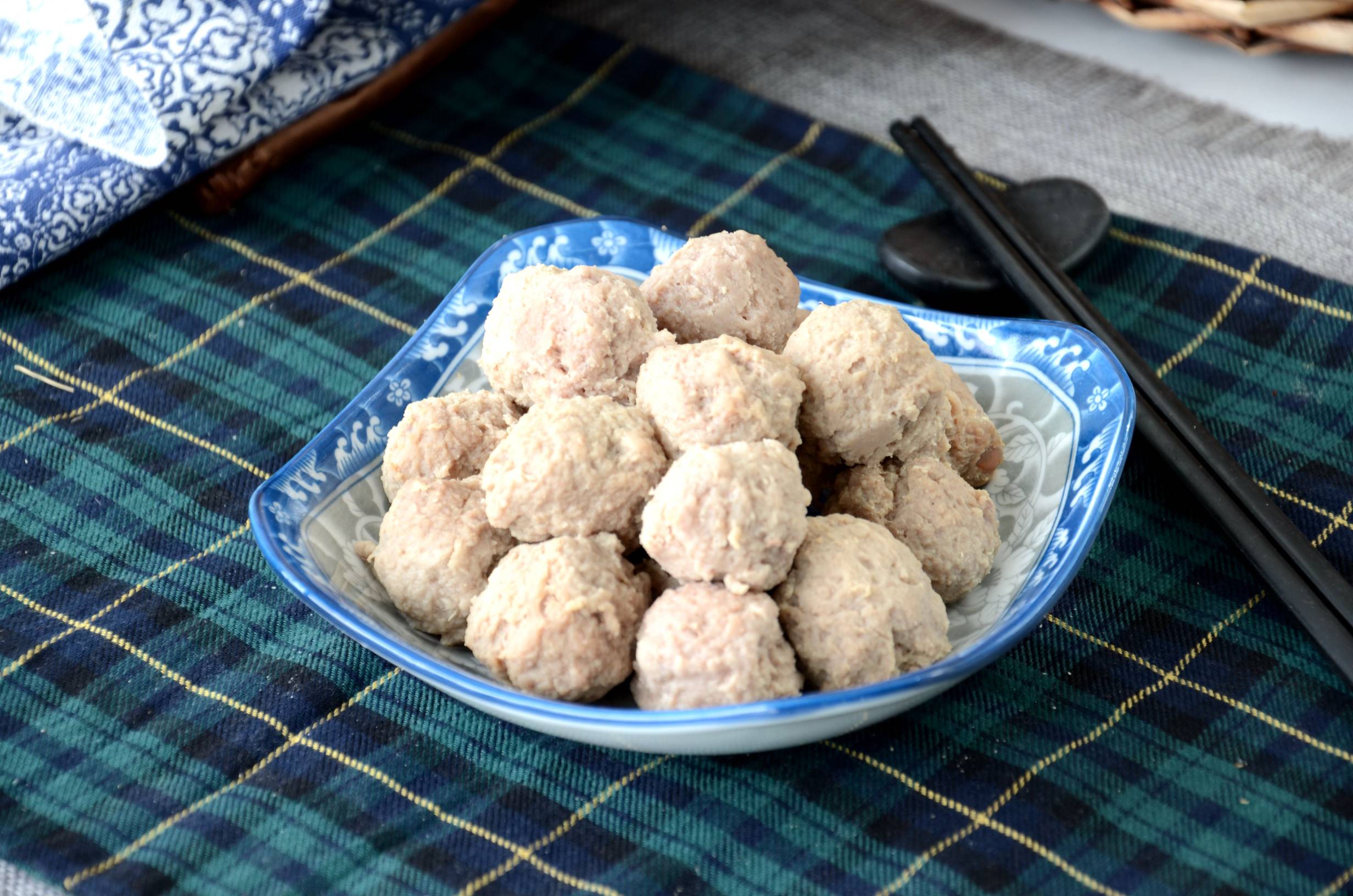 手工牛肉丸的做法-家常味煮菜譜