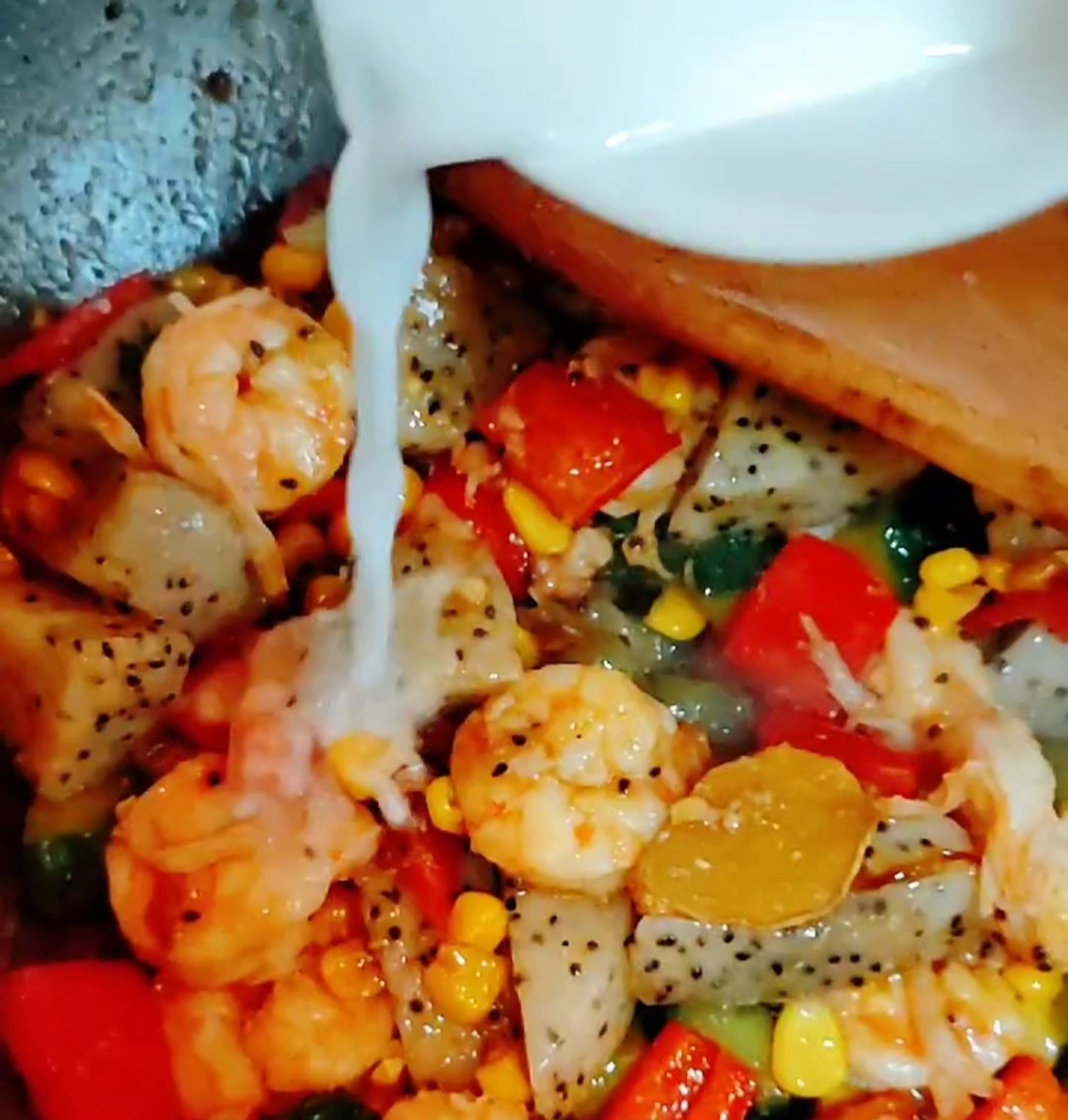 五彩繽紛火龍果的做法-果味炒菜譜