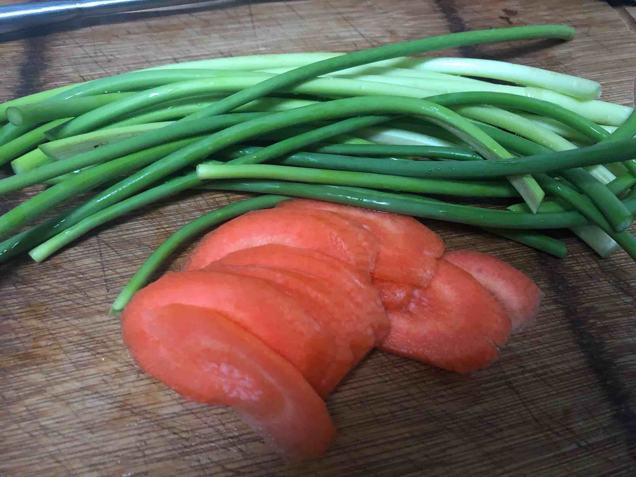 涼拌蒜薹的做法-家常味拌菜譜-易網<a href=http://www.gyfww.com/ target=_blank class=infotextkey>健康養生</a>網 涼拌蒜薹的做法-家常味拌菜譜