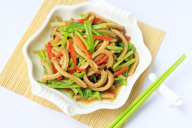 毛芹菜炒牛肚的做法-家常味炒菜譜