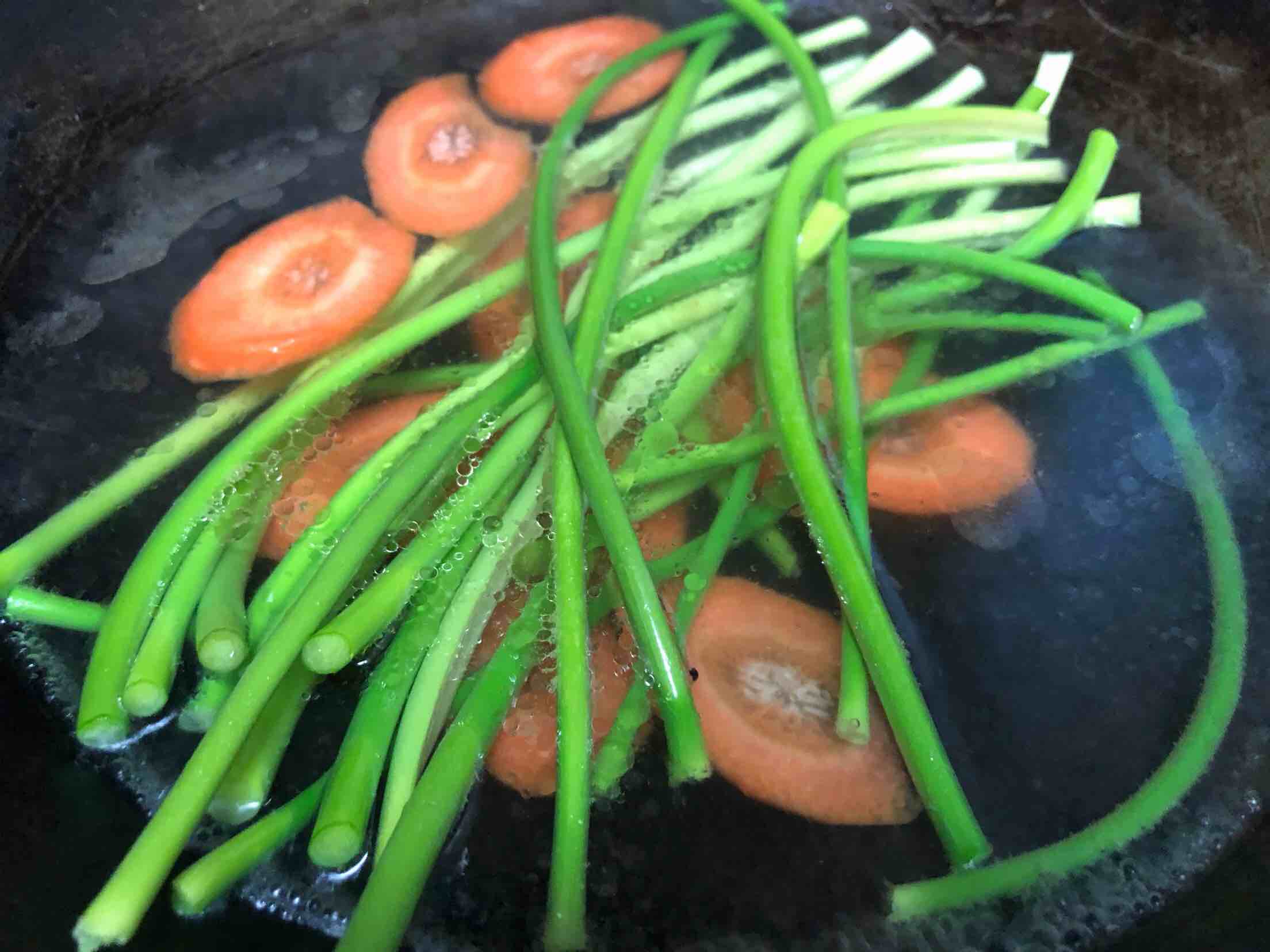 涼拌蒜薹的做法-家常味拌菜譜-易網健康養生網 涼拌蒜薹的做法-家常味拌菜譜