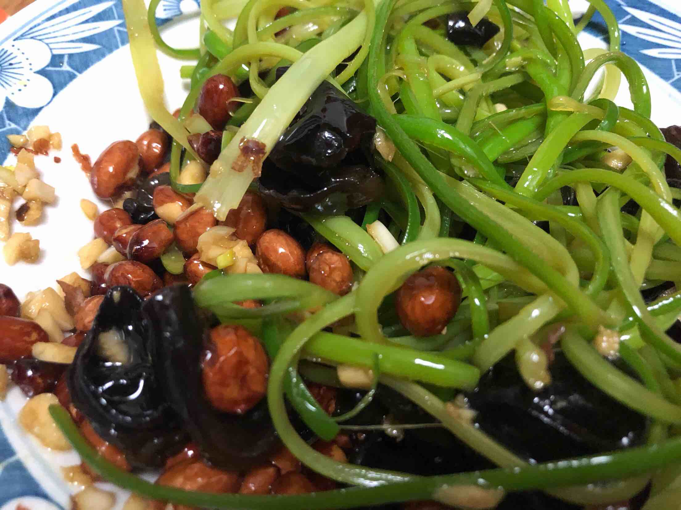 涼拌蒜薹的做法-家常味拌菜譜-易網健康養生網 涼拌蒜薹的做法-家常味拌菜譜