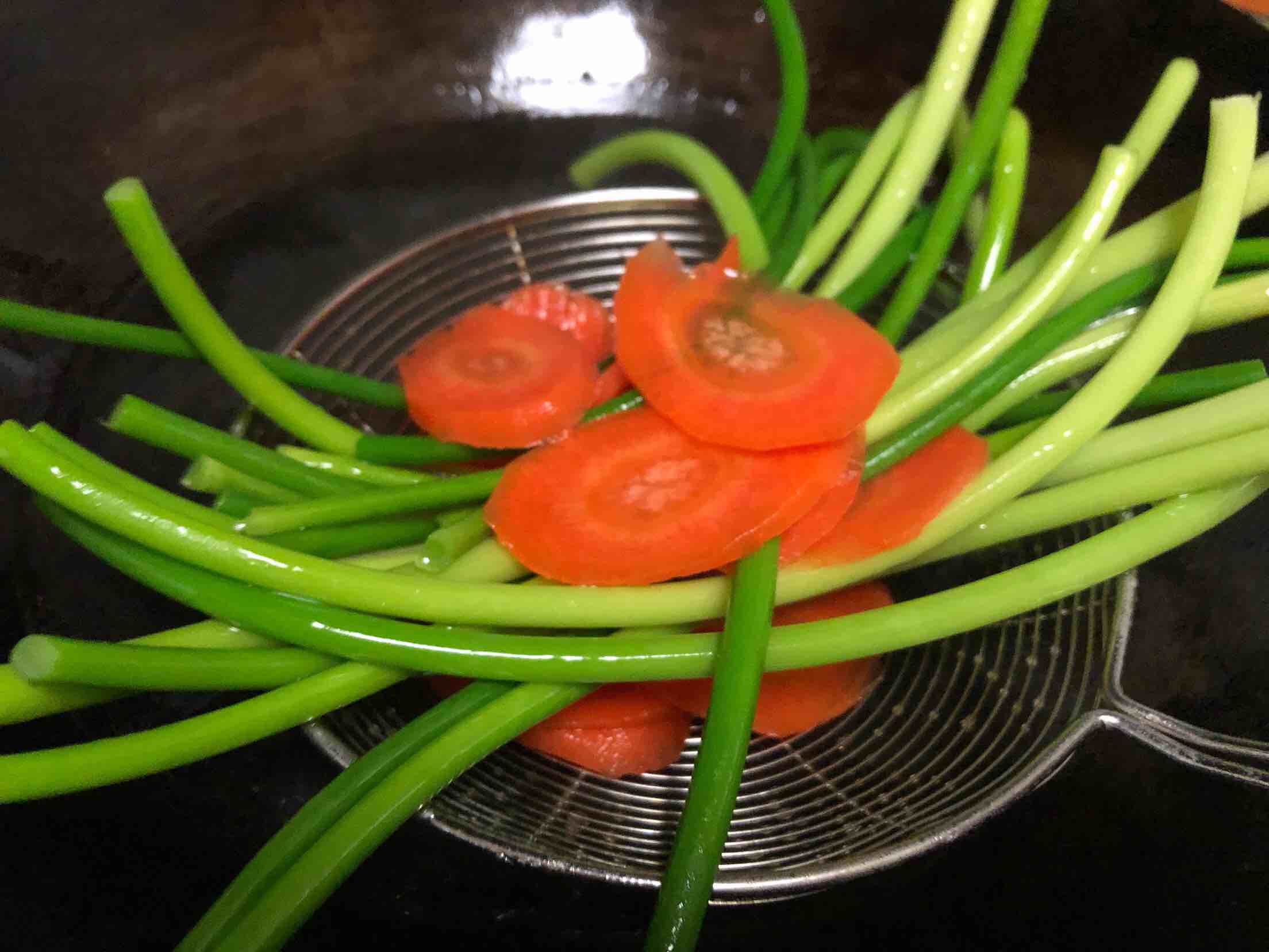 涼拌蒜薹的做法-家常味拌菜譜-易網健康養生網 涼拌蒜薹的做法-家常味拌菜譜