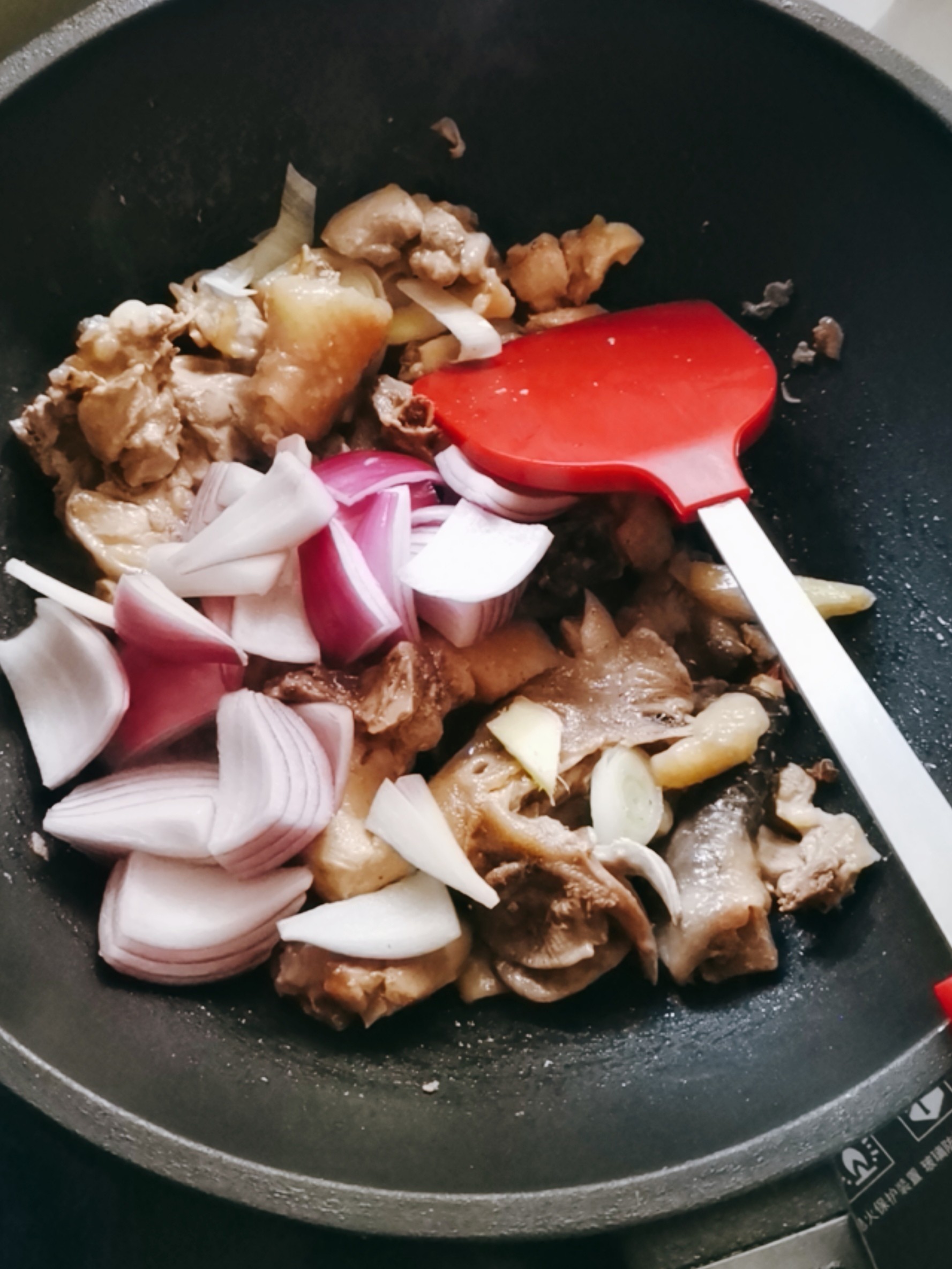 土豆燒雞塊的做法-咸鮮味燒菜譜