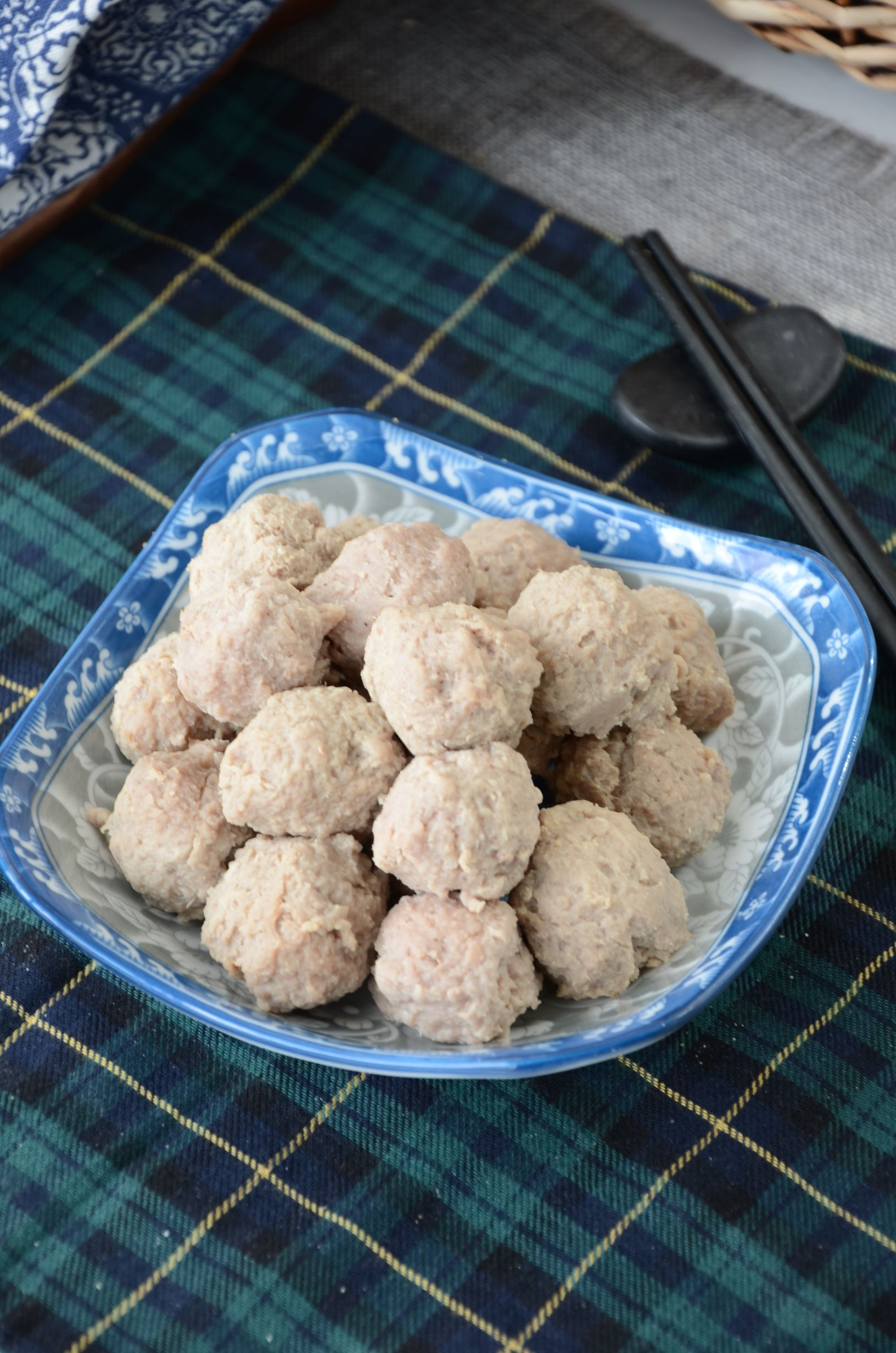 手工牛肉丸的做法-家常味煮菜譜