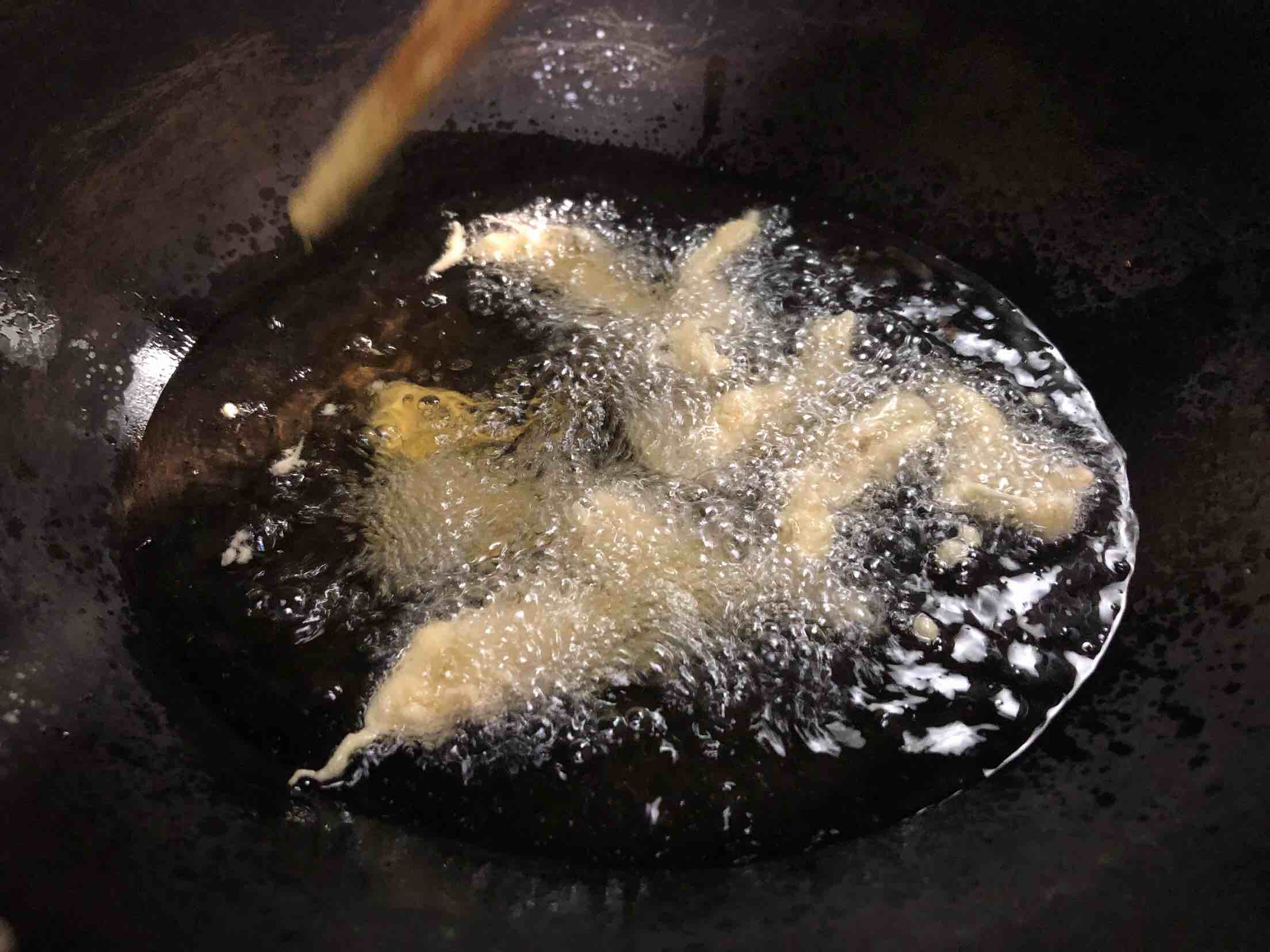 椒鹽平菇的做法-家常味炸菜譜