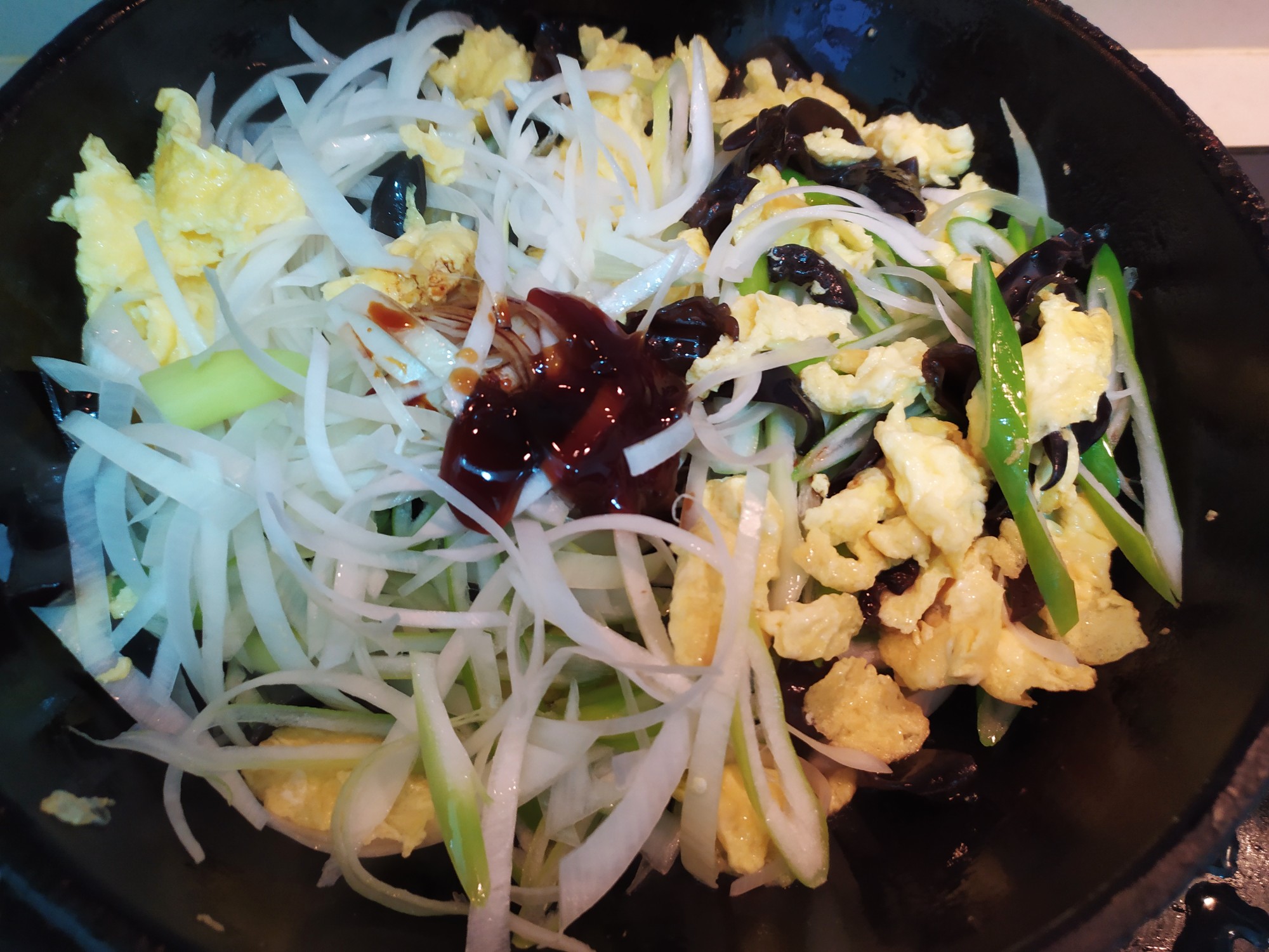 蔥白炒雞蛋木耳的做法-家常味炒菜譜