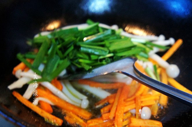 韭菜炒白玉菇的做法-家常味炒菜譜