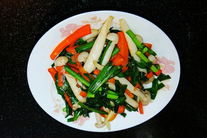 韭菜炒白玉菇的做法-家常味炒菜譜