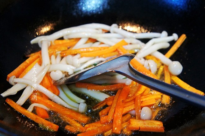 韭菜炒白玉菇的做法-家常味炒菜譜