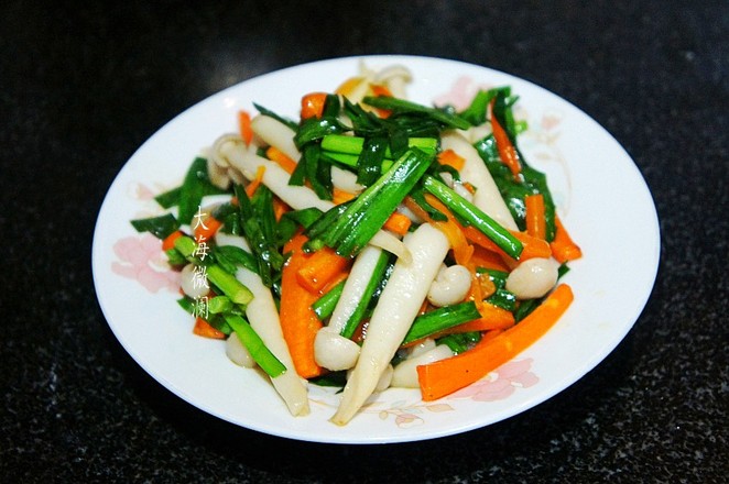 韭菜炒白玉菇的做法-家常味炒菜譜