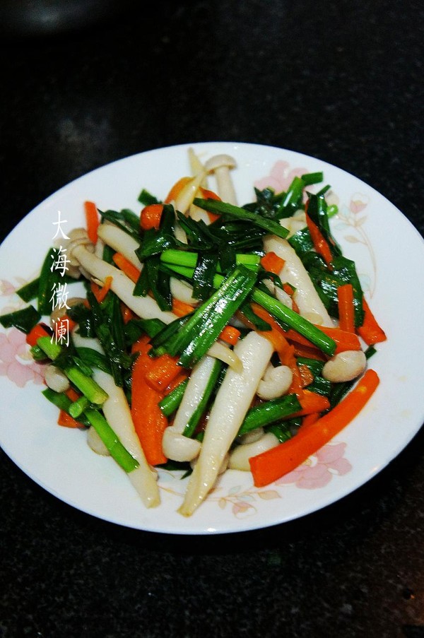 韭菜炒白玉菇的做法-家常味炒菜譜