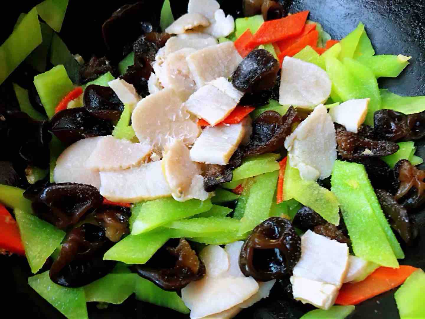 帶子炒萵筍胡蘿卜木耳的做法-咸鮮味炒菜譜