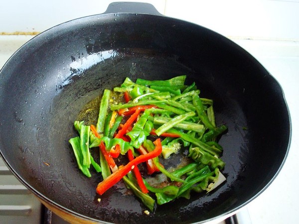 毛芹菜炒油渣的做法-家常味炒菜譜