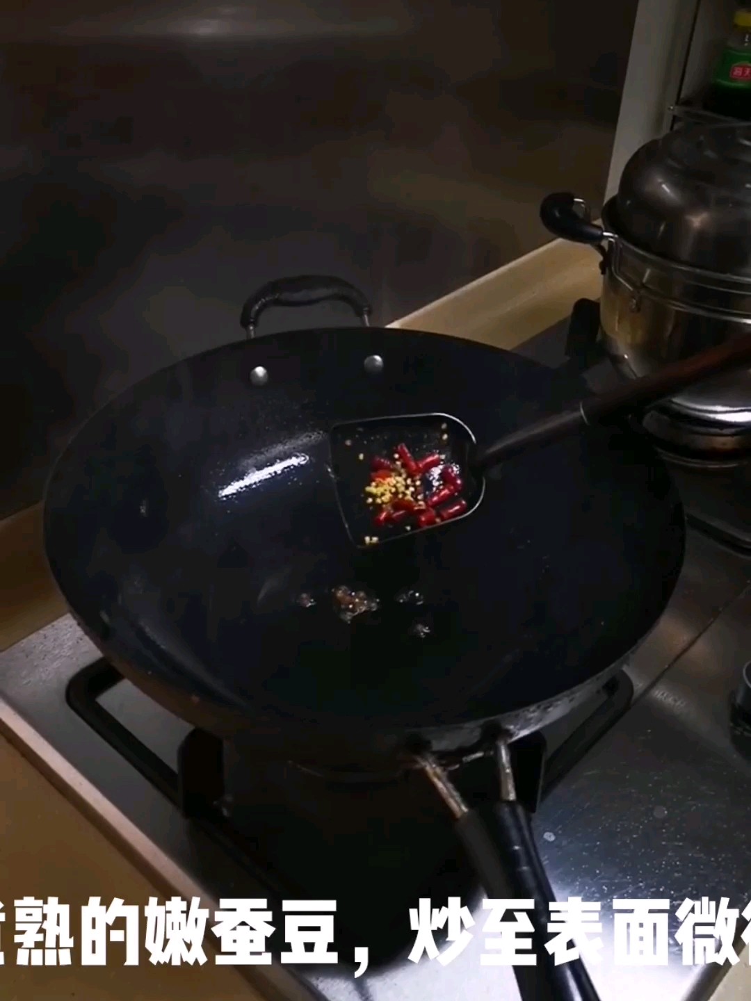 炒嫩蠶豆的做法-家常味炒菜譜