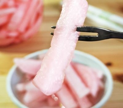 春天里要做好看的泡菜—胭脂蘿卜的做法-酸甜味腌菜譜