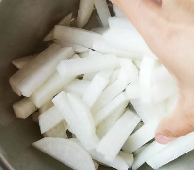 春天里要做好看的泡菜—胭脂蘿卜的做法-酸甜味腌菜譜
