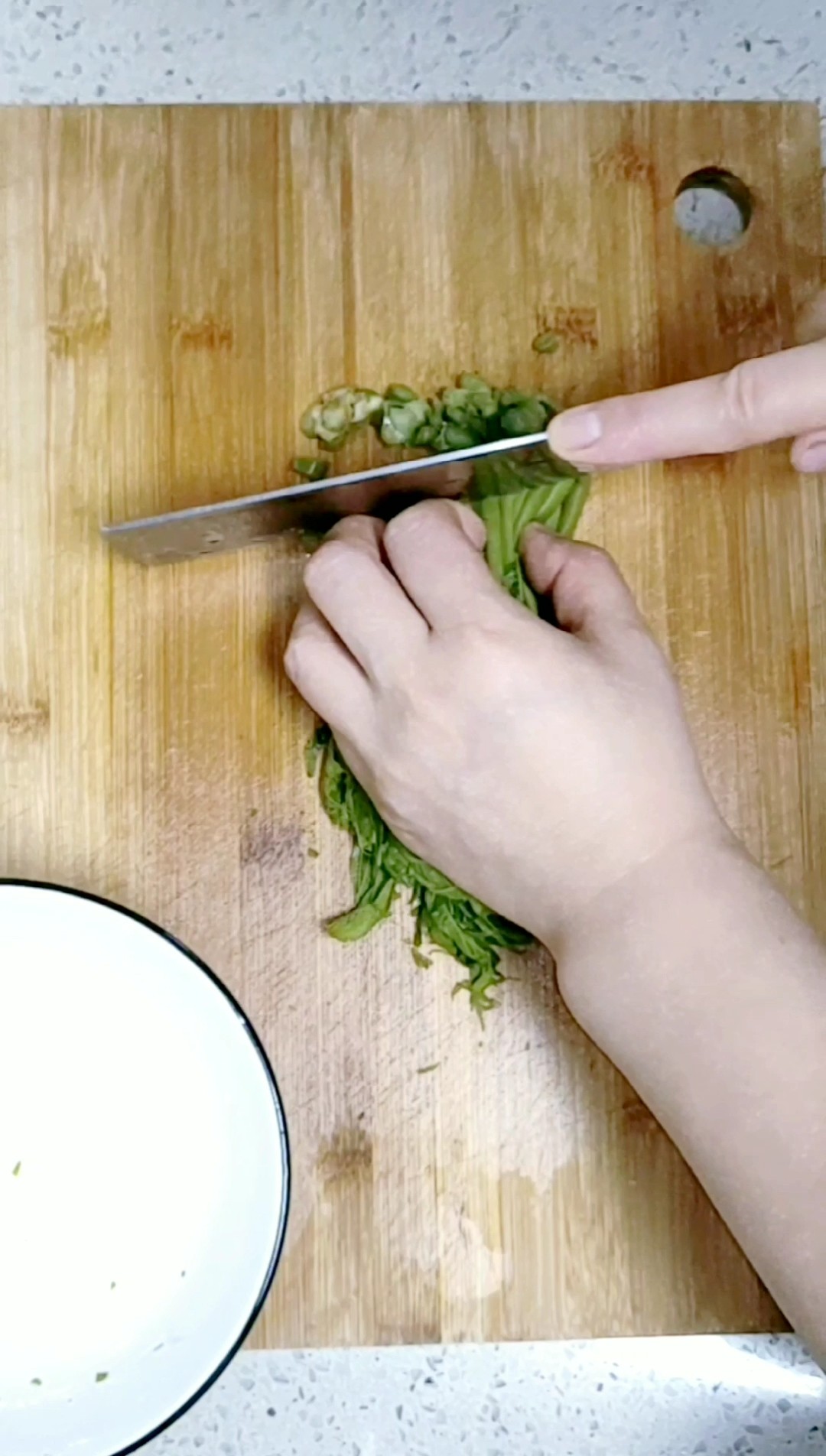 香椿芽炒蛋--春天來了的做法-咸鮮味炒菜譜