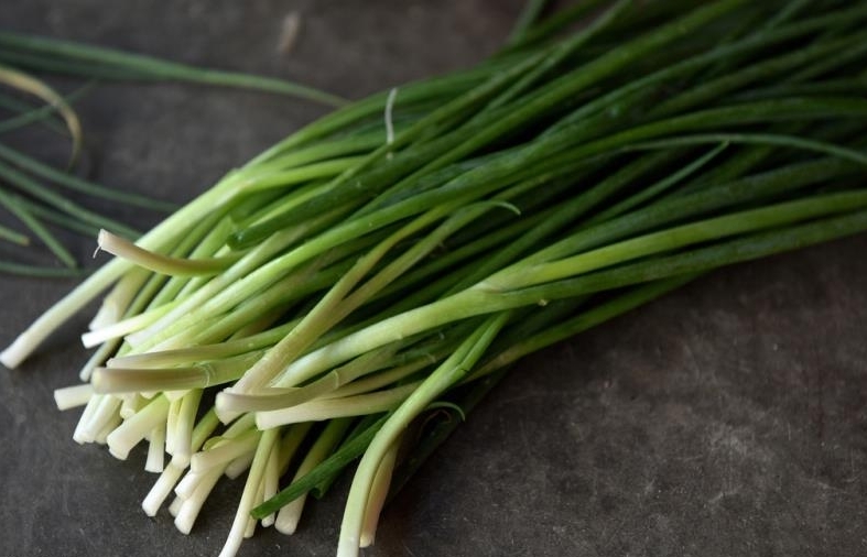 香椿芽炒蛋--春天來了的做法-咸鮮味炒菜譜