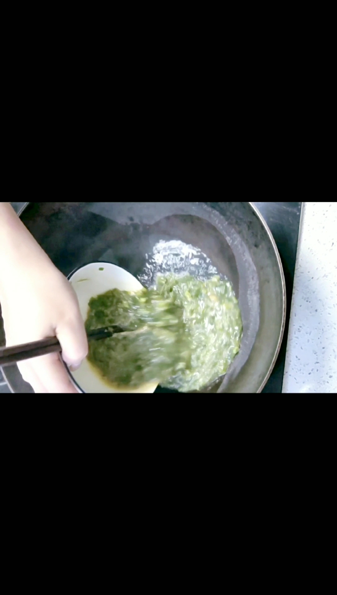 香椿芽炒蛋--春天來了的做法-咸鮮味炒菜譜