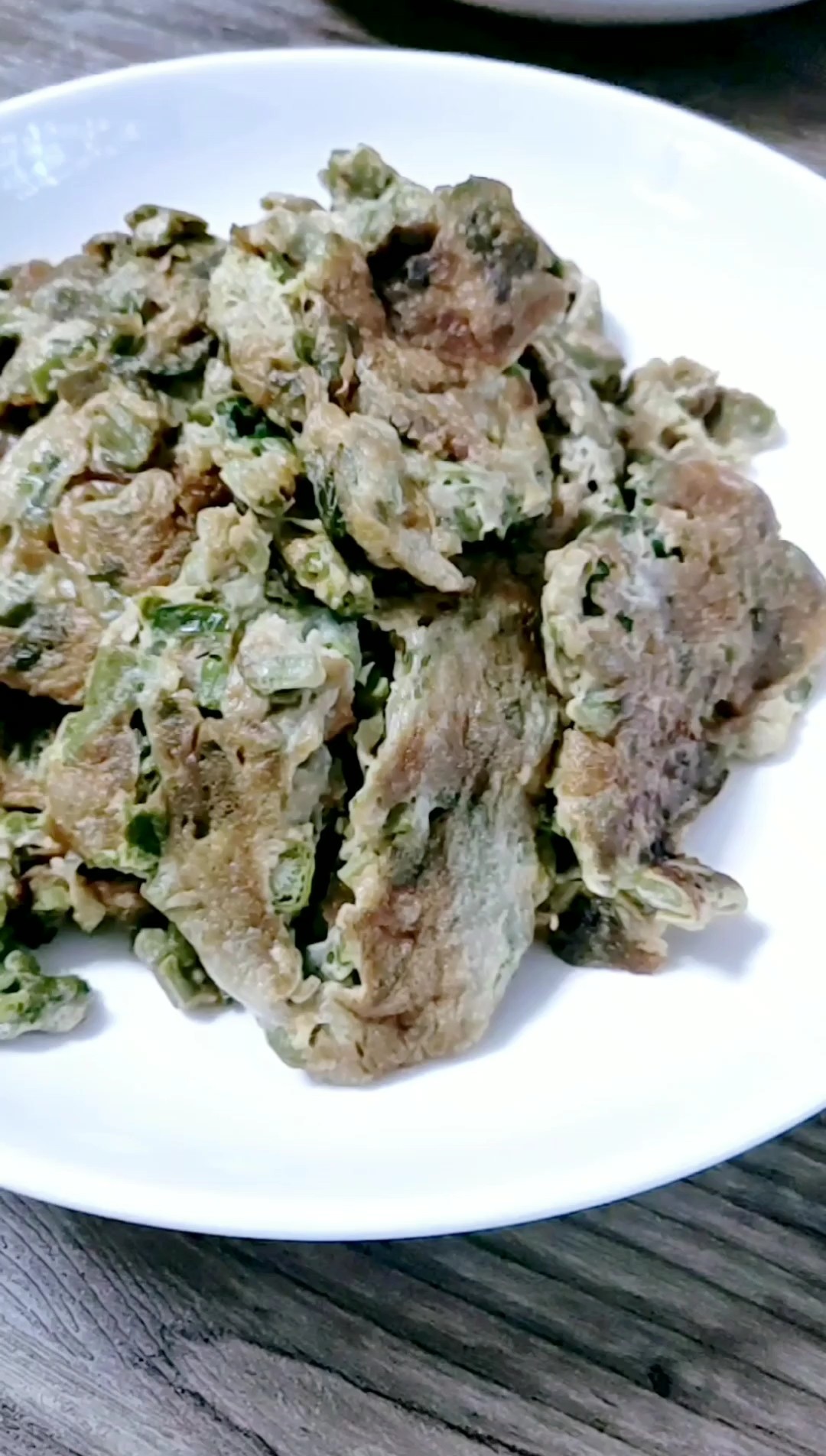 香椿芽炒蛋--春天來了的做法-咸鮮味炒菜譜