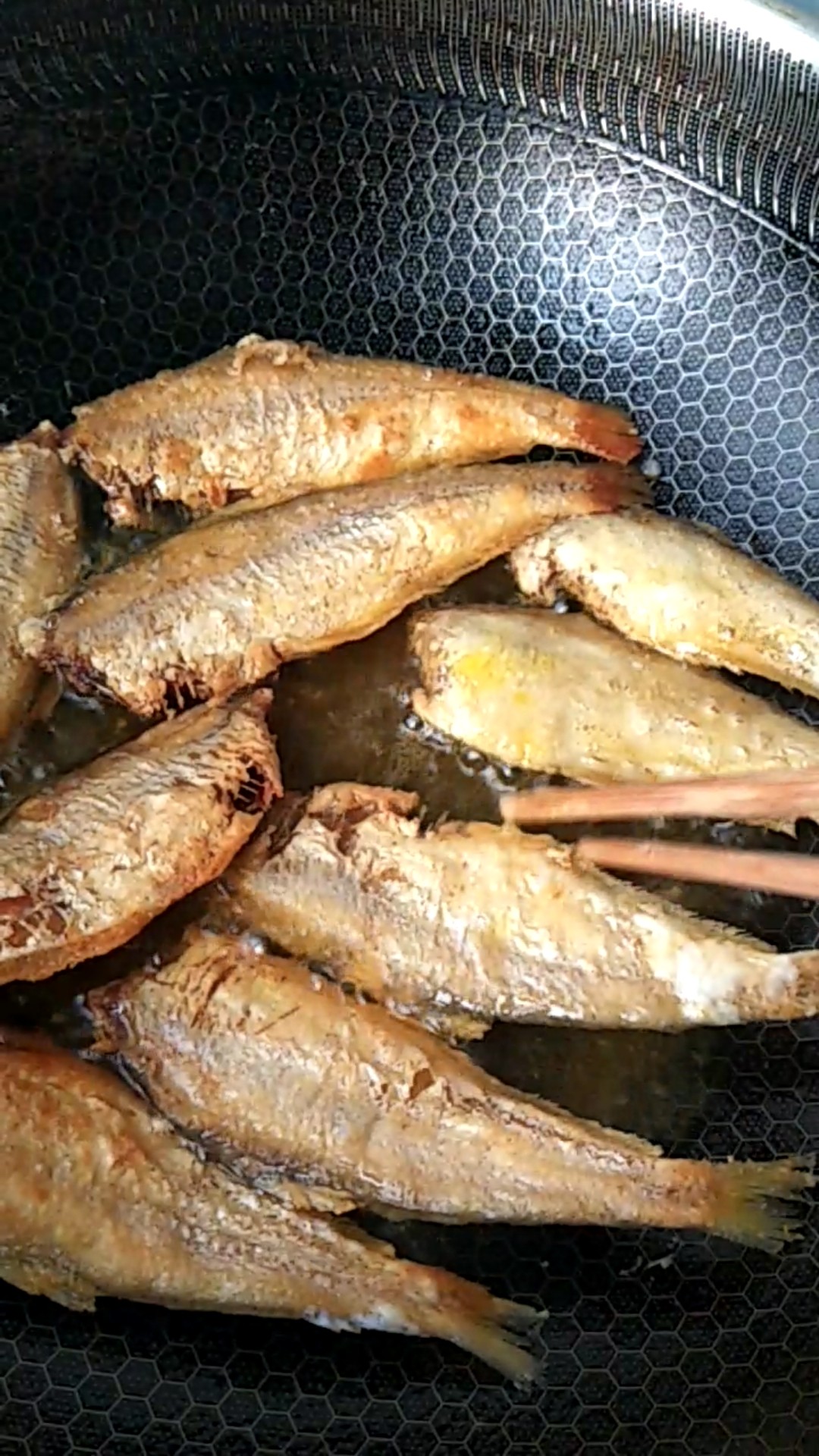 馬口魚燒小蔥的做法-咸鮮味燒菜譜-易網健康養生網 馬口魚燒小蔥的做法-咸鮮味燒菜譜