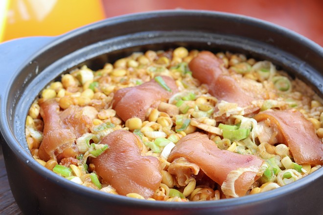 豬腳燉黃豆芽的做法-家常味燉菜譜