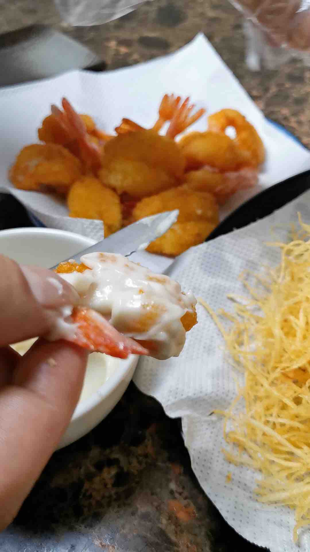 土豆絲成就了“金絲鳳尾蝦”的做法-咸鮮味炸菜譜