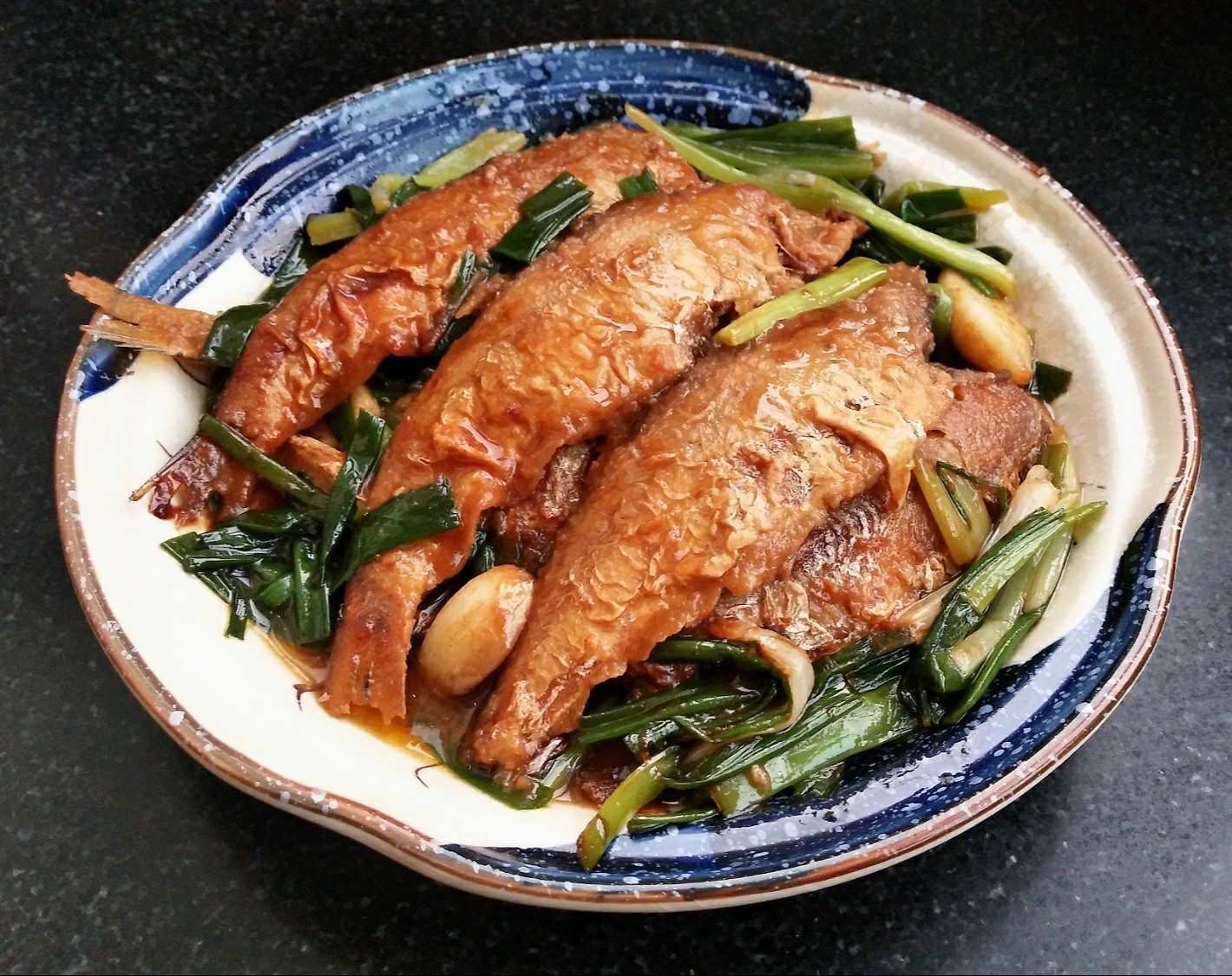 馬口魚燒小蔥的做法-咸鮮味燒菜譜-易網健康養生網 馬口魚燒小蔥的做法-咸鮮味燒菜譜